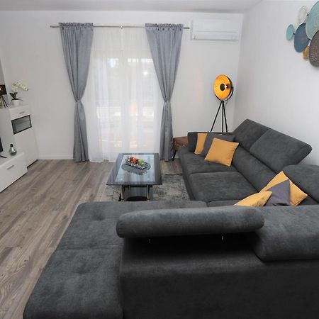 Apartman Perla Deluxe โปเรช ภายนอก รูปภาพ