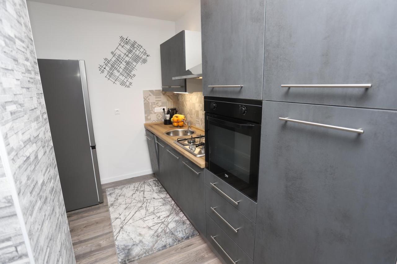 Apartman Perla Deluxe โปเรช ภายนอก รูปภาพ