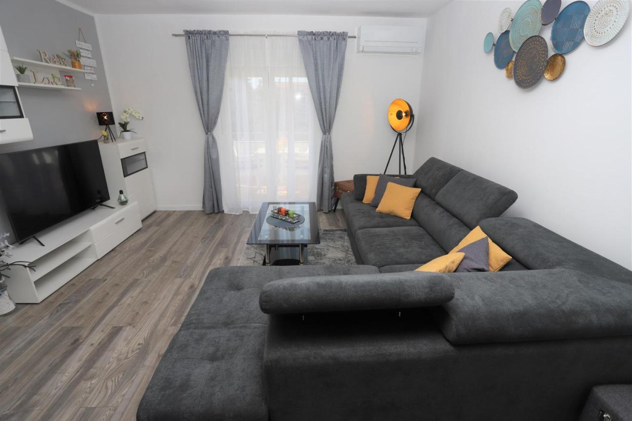 Apartman Perla Deluxe โปเรช ภายนอก รูปภาพ