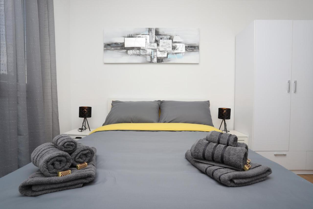 Apartman Perla Deluxe โปเรช ภายนอก รูปภาพ