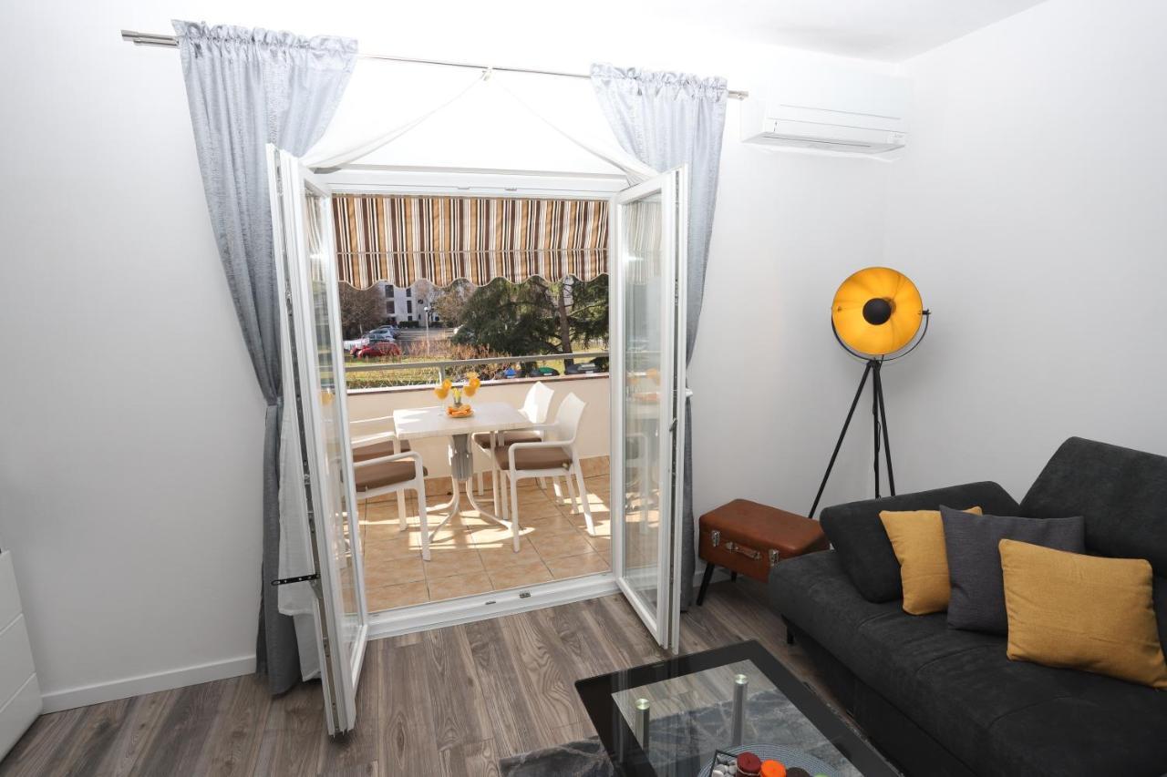 Apartman Perla Deluxe โปเรช ภายนอก รูปภาพ