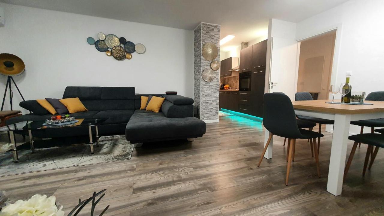 Apartman Perla Deluxe โปเรช ภายนอก รูปภาพ