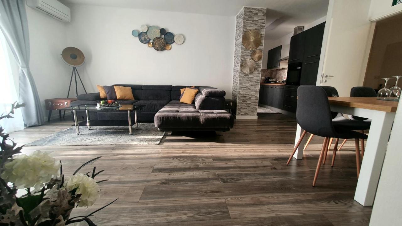 Apartman Perla Deluxe โปเรช ภายนอก รูปภาพ