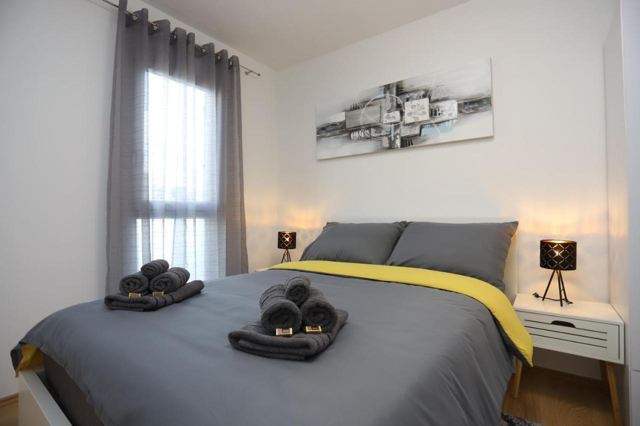 Apartman Perla Deluxe โปเรช ภายนอก รูปภาพ